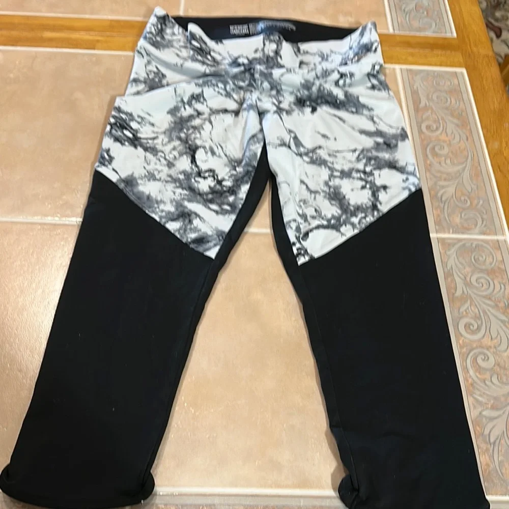 PINK Victoria's Secret Monochrome Marble Leggings